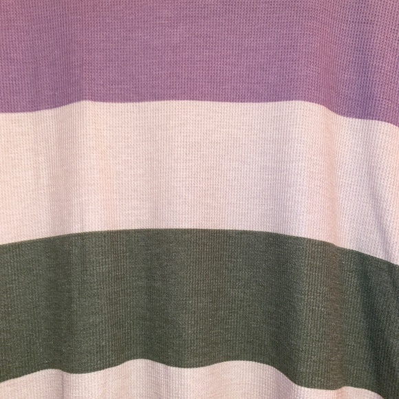 ✨$5!✨ Honeyme Wide Striped Top - Picture 4 of 10